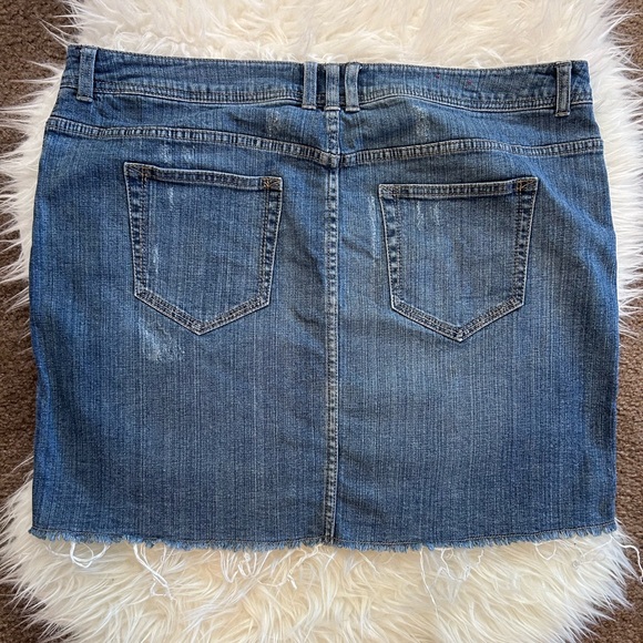 Denim Distressed Skirt Size 16 - Picture 2 of 5